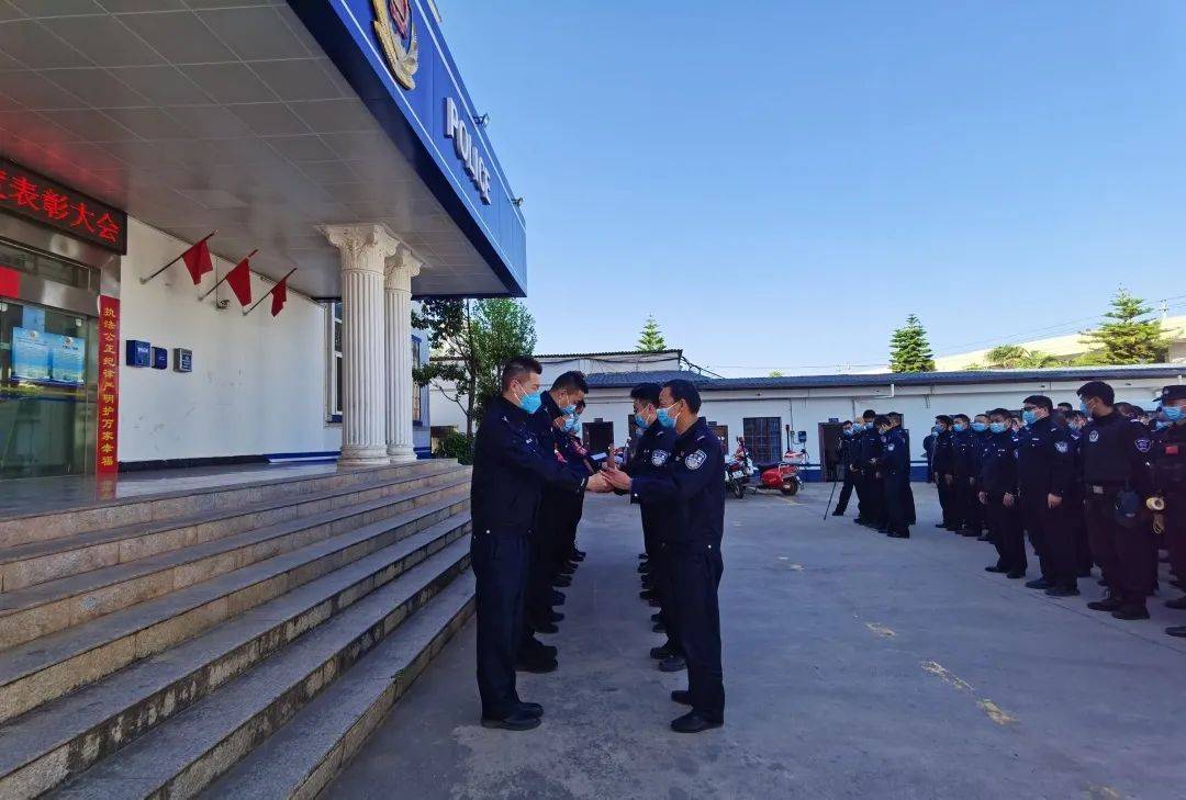 荣誉催干劲，奋进正当时，砥砺再扬帆——晋宁公安分局晋城派出所组织召开2021年度表彰大会