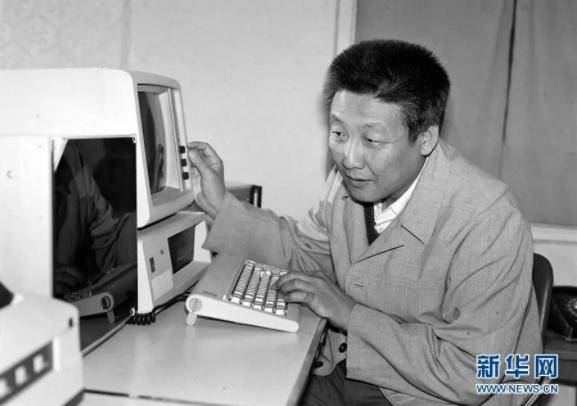 功勋!中国航天日,这个重磅荣誉送到他的手中!(图7) 功勋!中国航天日,这个重磅荣誉送到他的手中!(图7)