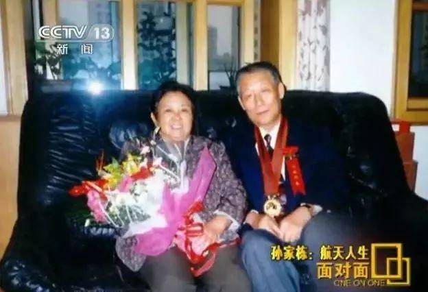 功勋!中国航天日,这个重磅荣誉送到他的手中!(图10) 功勋!中国航天日,这个重磅荣誉送到他的手中!(图10)